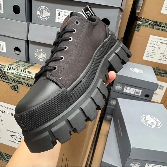 Palladium Revolt Lo Tx Black Low Sneaker Boot 97243-010 Chunky Size 8.5 ONLY - Picture 3 of 10